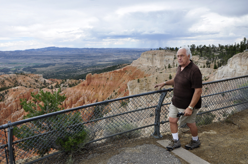 Lee Duquette at Bryce Lookout Point